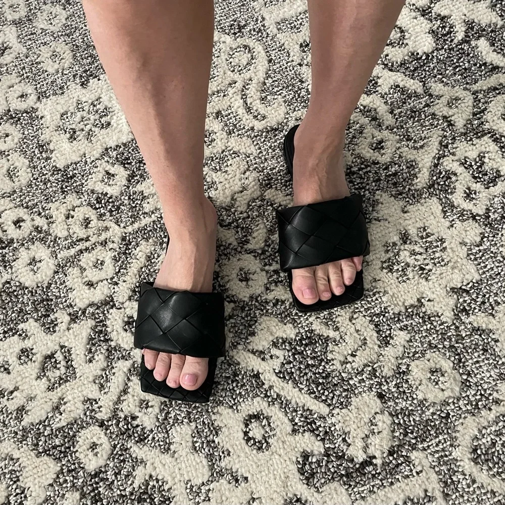 SALE - original price > $1100 Black Intreciatto Bottega Venetta Slides - Picture 5 of 8